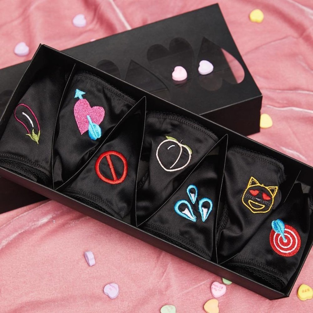 Morgan Lane x Alison Lou Naughty Emoji 7 Thong Set  - NWT